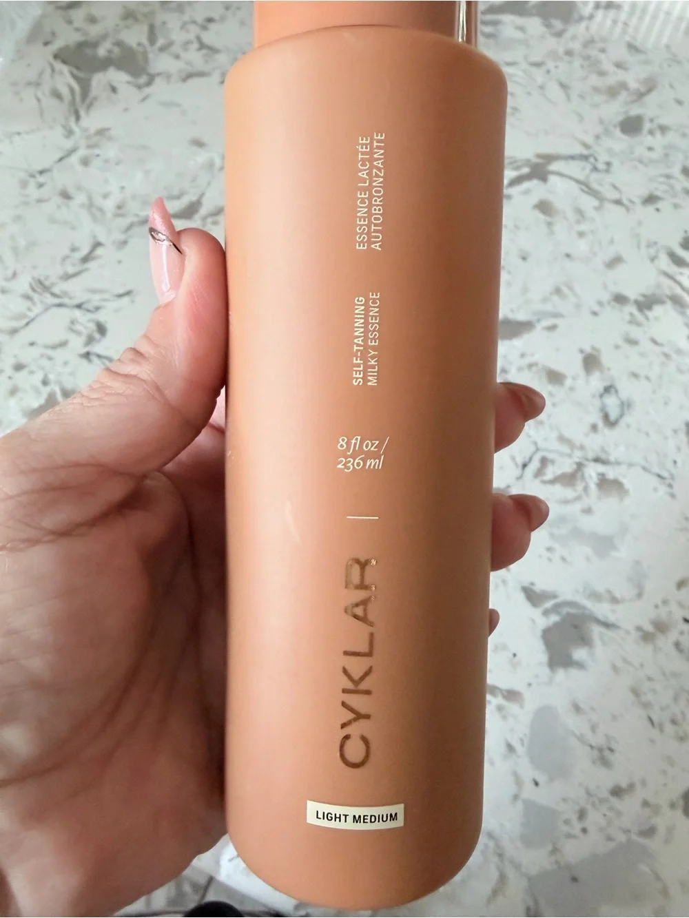 Light Medium Bronzing Self-Tanning Essence — light medium